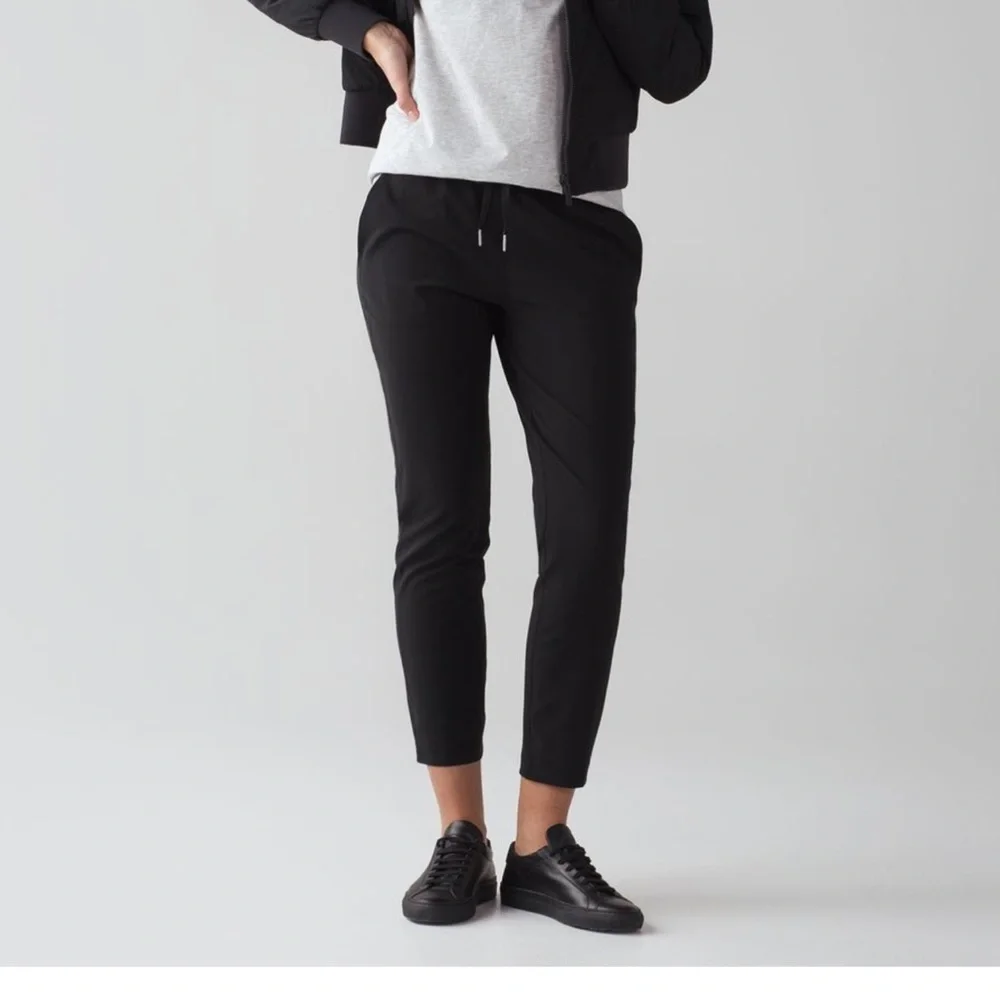 Lululemon Pants Womens 6 On The Fly Jogger 27